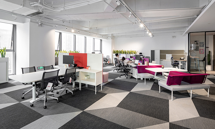 辦公室裝修如何設(shè)計布局辦公桌工位？